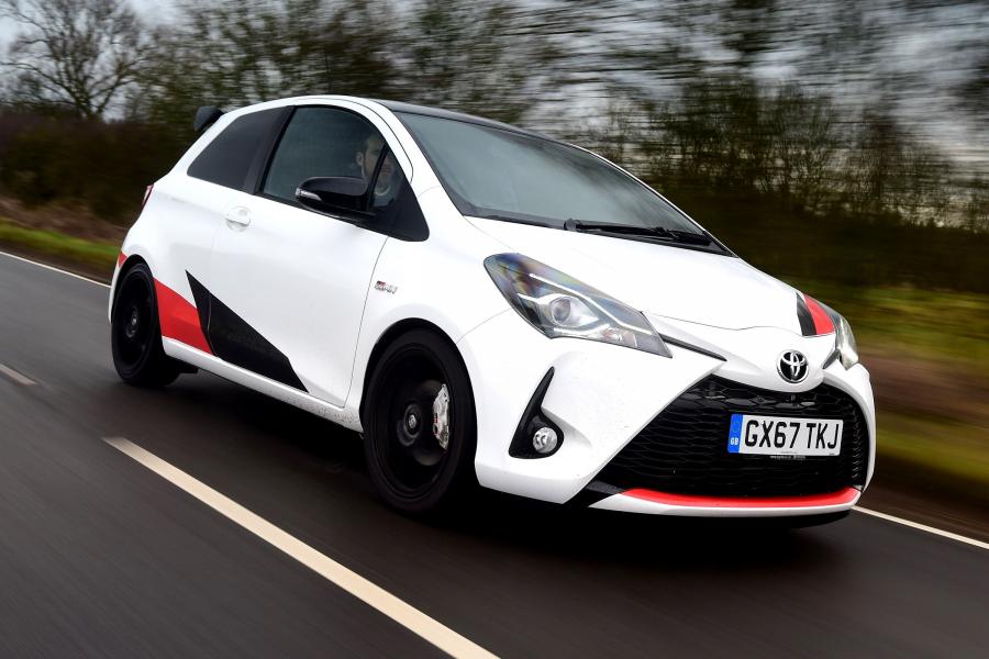  Toyota Yaris GRMN 2017 года  (UK) (фото 8 из 15)